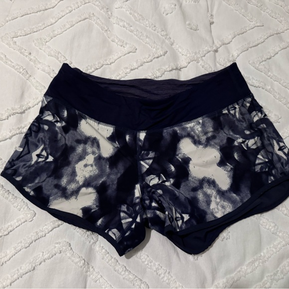 Lululemon Reversible Running Shorts - Picture 3 of 5